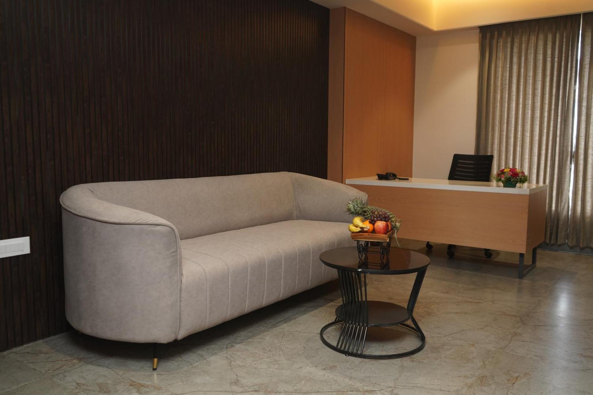 Vantara Suites Vellore Exterior foto