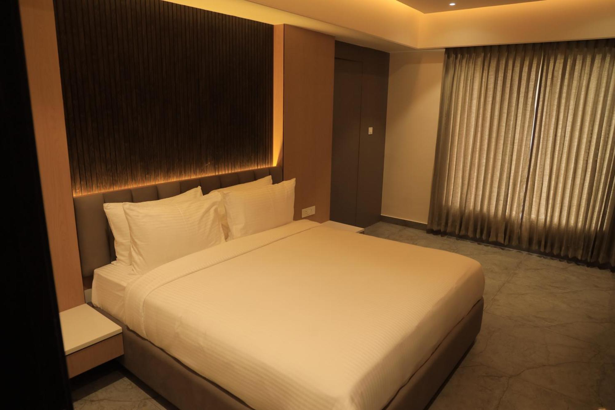 Vantara Suites Vellore Exterior foto