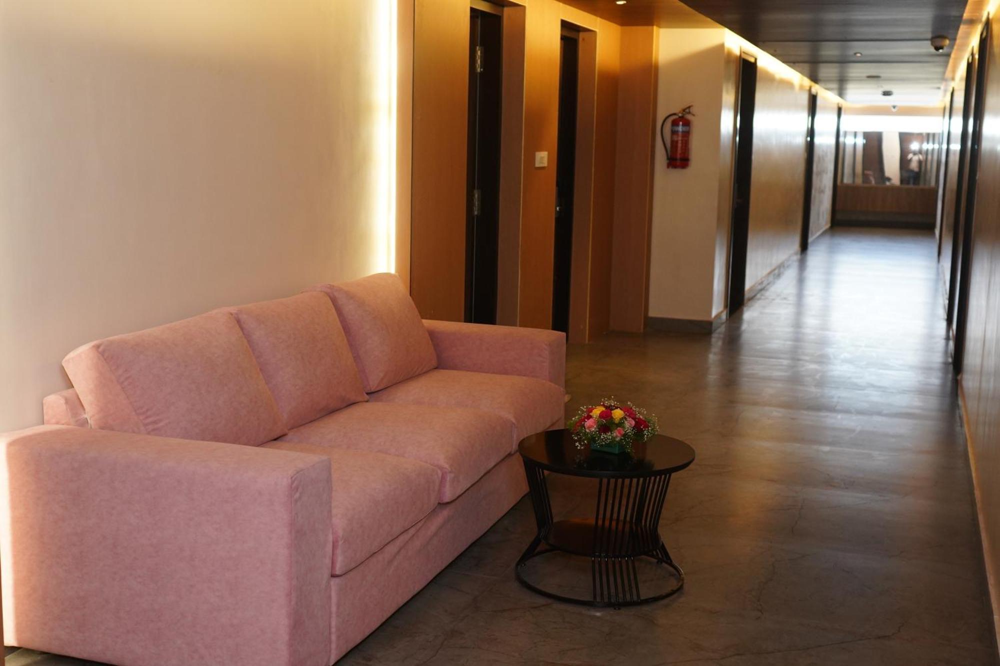 Vantara Suites Vellore Exterior foto