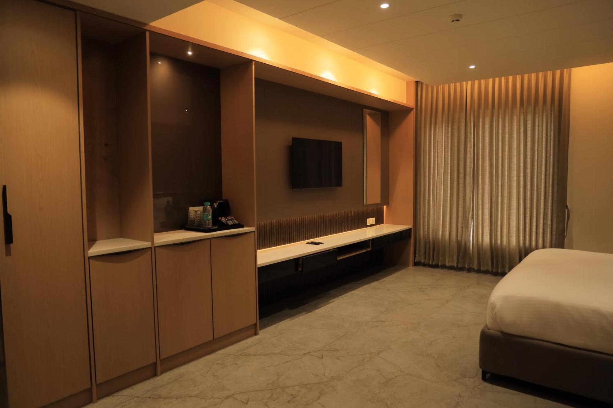 Vantara Suites Vellore Exterior foto