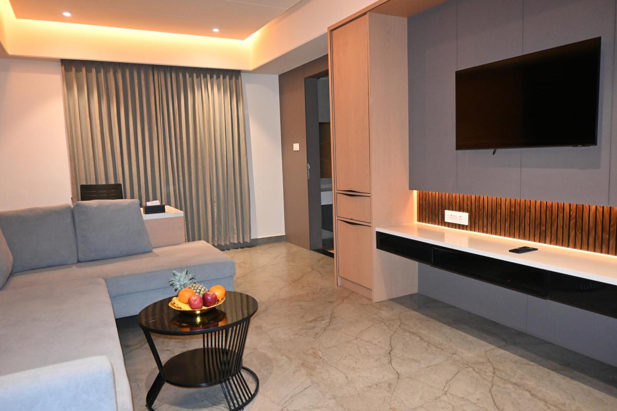 Vantara Suites Vellore Exterior foto